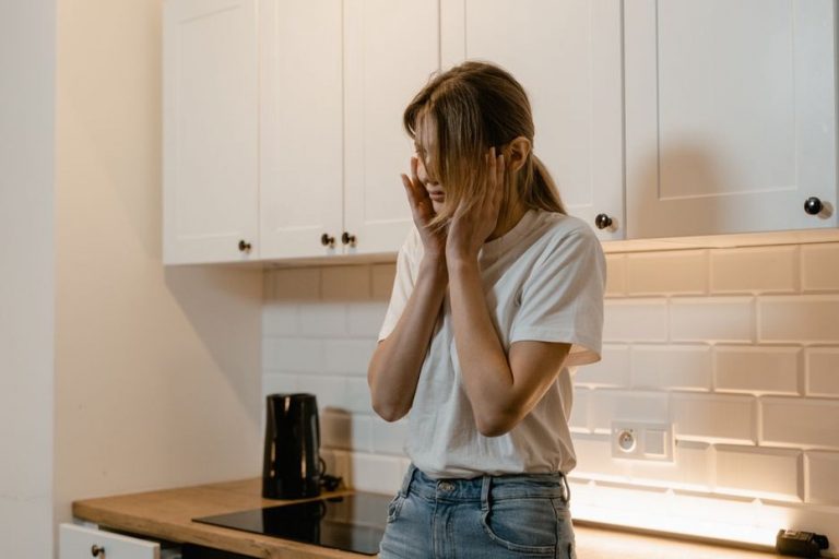 person experiencing mental fog while preparing a meal