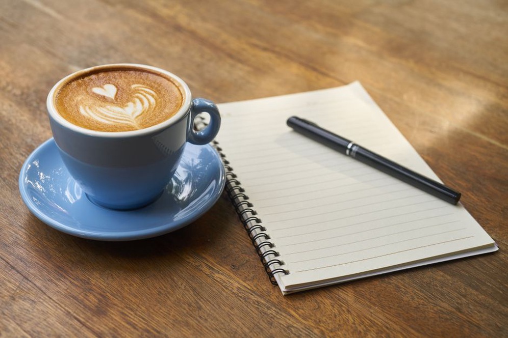 Keeping a food diary for tracking dietary changes