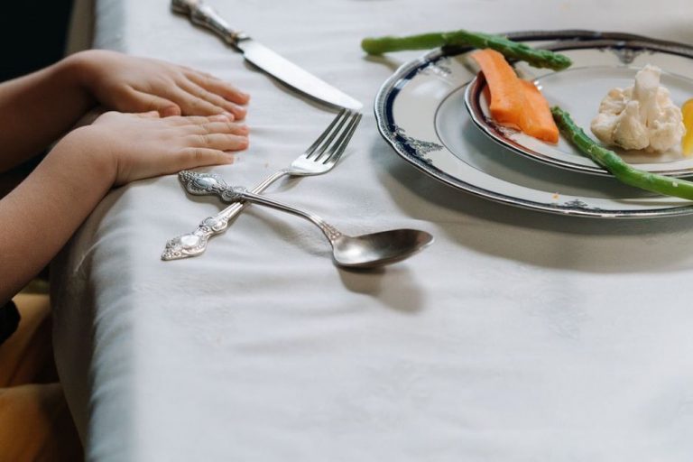 A serene table setting promoting mindful eating