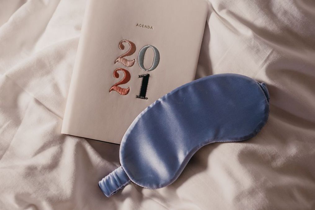 Bedside notes tracking sleep and evening meals