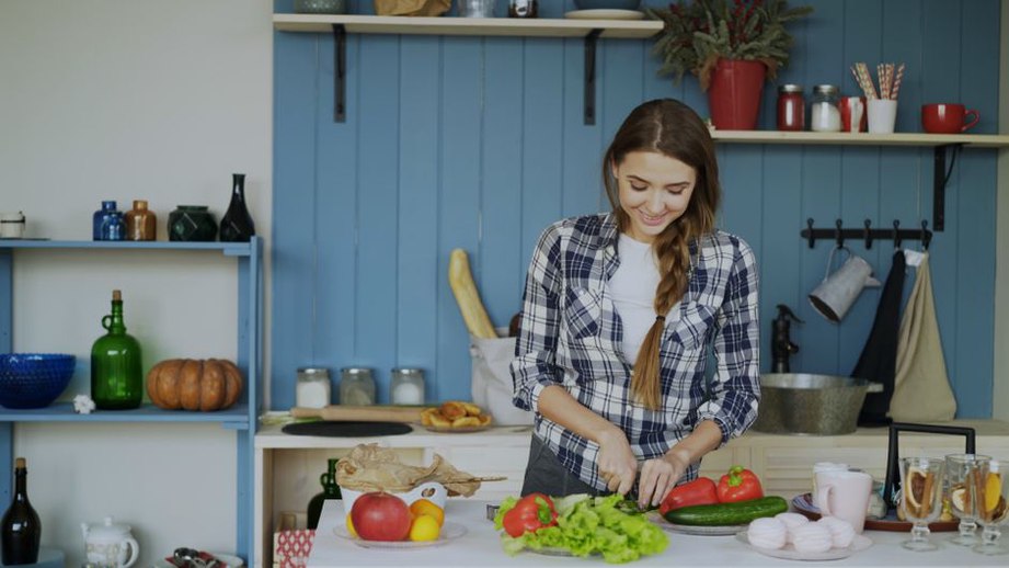 person preparing a healthy meal with vegetables