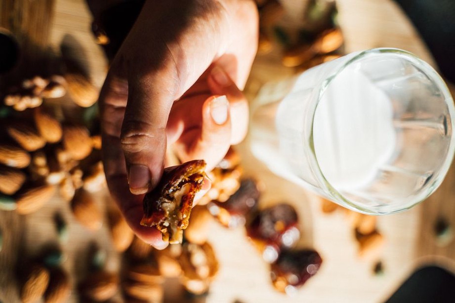 Timer showing fasting duration next to a selection of Paleo foods