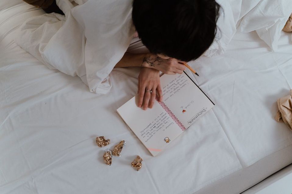 A notebook tracks meals and symptoms