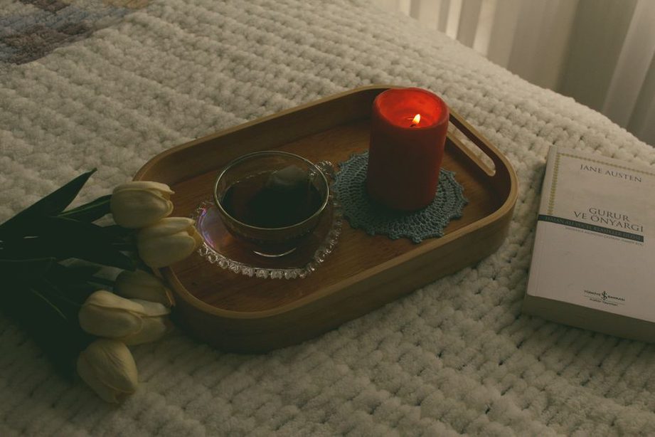 A calm bedroom routine before sleep