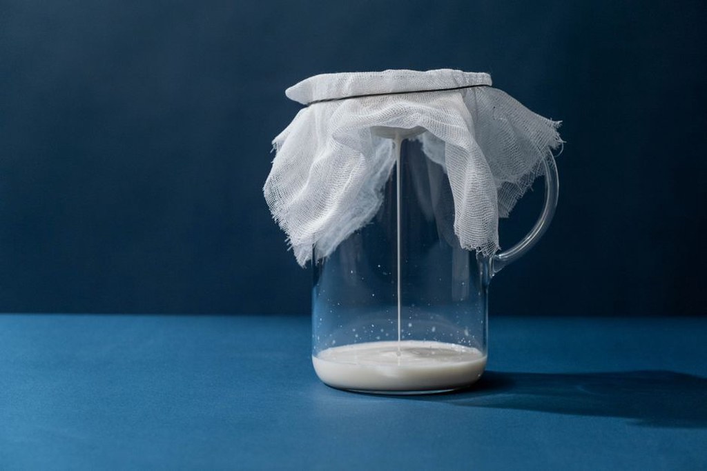 Strained broth cooling in small storage containers