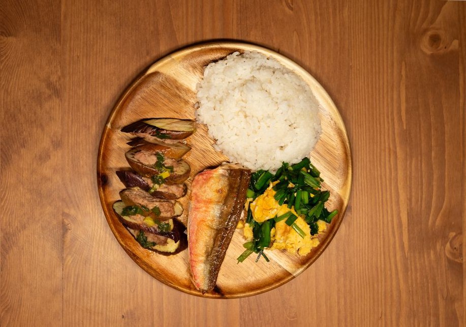 Fish and cooked vegetables served for dinner