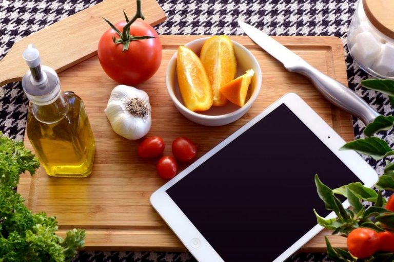 Recipe cards share a clear visual style across devices