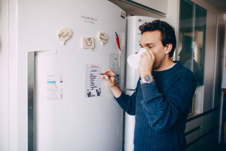 A short cleaning plan attached to the fridge